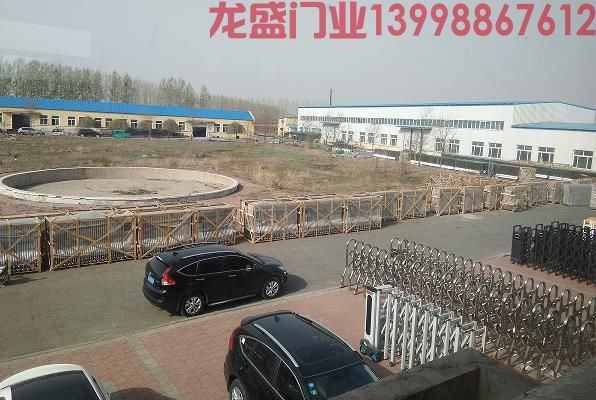 伸縮門廠區(qū)圖片五